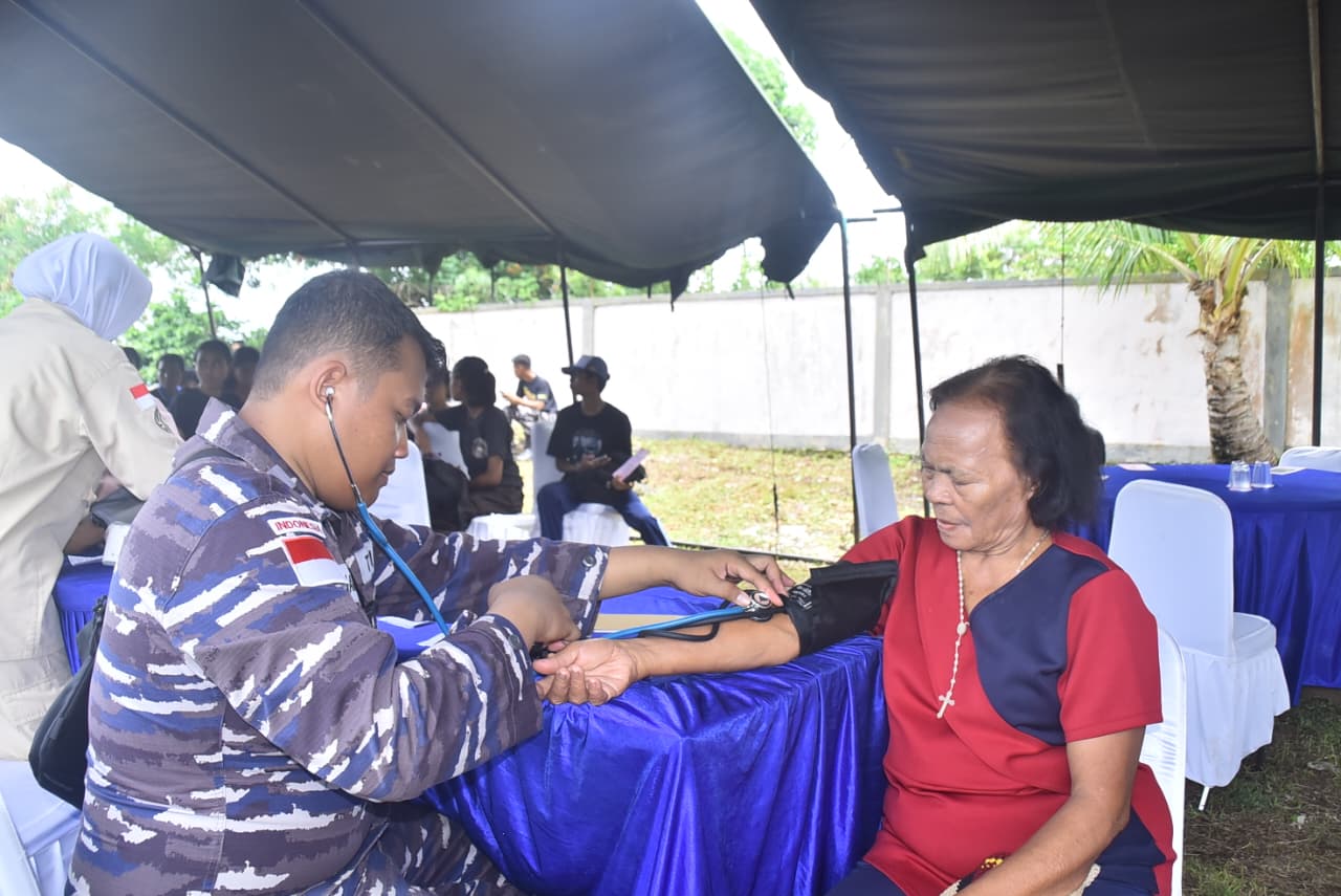 Wujudkan Pesisir Sehat, Satgas Trisila 2026 Gelar Bakti Sosial di Saumlaki